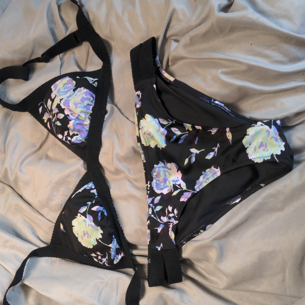 Cute Volcom bikini